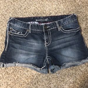 Blue jean shorts white/silver embroidered pockets